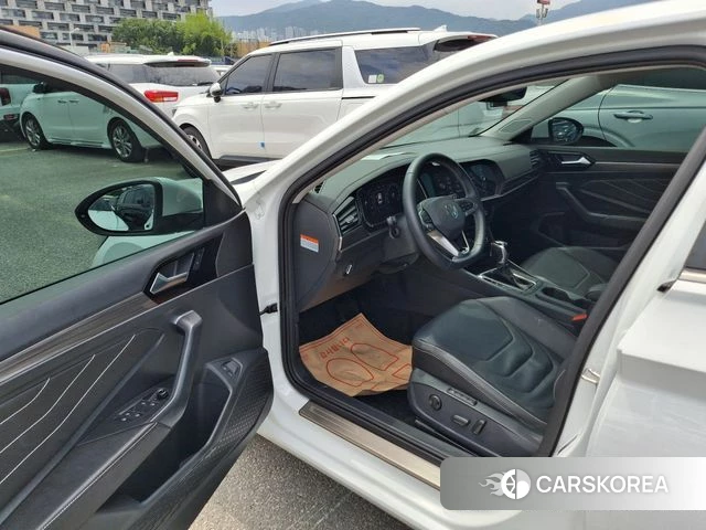 Volkswagen 7th Generation of Jetta 2023 Белый из Кореи, фото 2