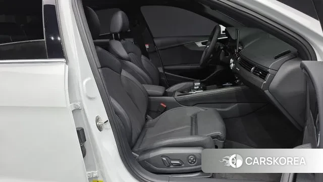 Audi A4 (B9) 2023 Белый из Кореи, фото 2