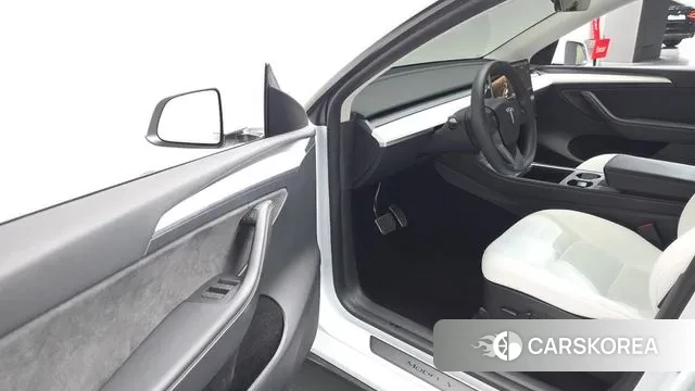 Tesla Model Y 2024 Белый из Кореи, фото 2