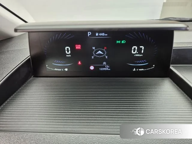 Hyundai Staria 2023 Серебристо-серый из Кореи, фото 2