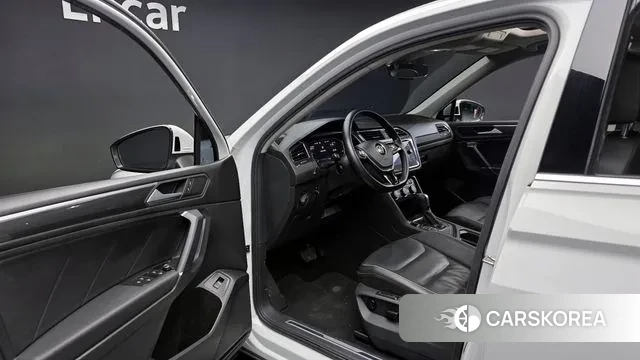 Volkswagen Tiguan Allspace 2020 Белый из Кореи, фото 2