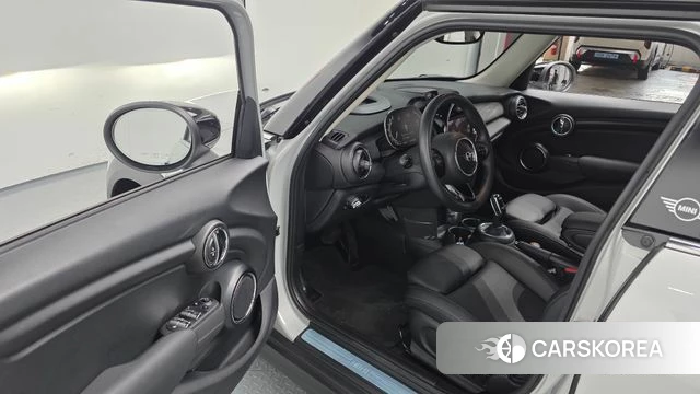 Mini Cooper 2021 Серебряный из Кореи, фото 2