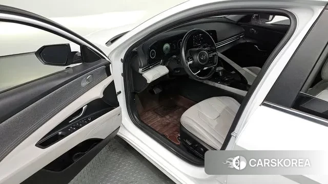 Hyundai Avante Hybrid (CN7) 2023 Белый из Кореи, фото 2