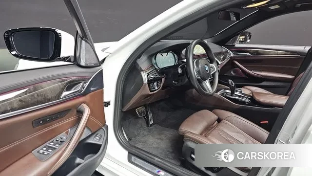 BMW 5 Series (G30) 2018 Белый из Кореи, фото 2