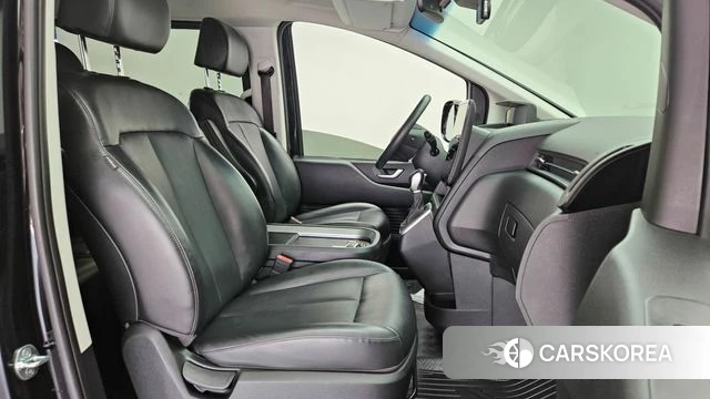 Hyundai Staria 2023 Черный из Кореи, фото 2