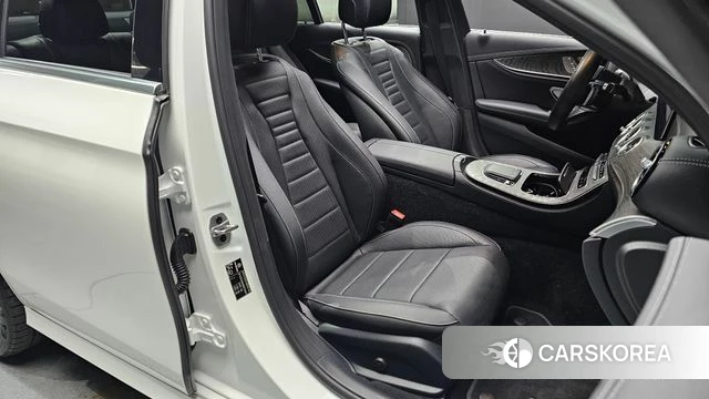 Mercedes-Benz E-Class W213 2022 Белый из Кореи, фото 2