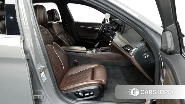 BMW 5 Series (G30) 2021 Серый из Кореи, фото 2