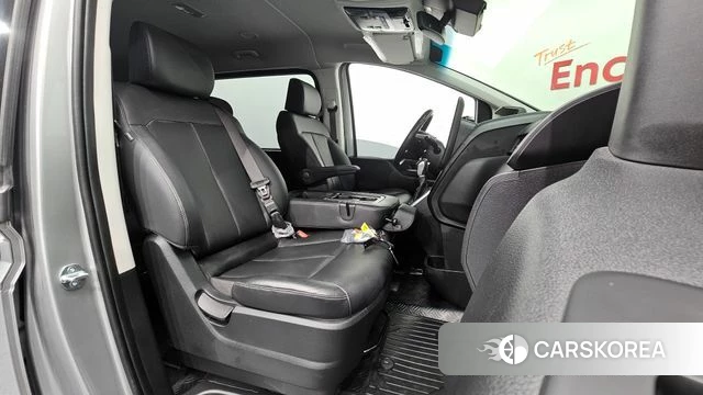 Hyundai Staria 2025 Серебряный из Кореи, фото 2