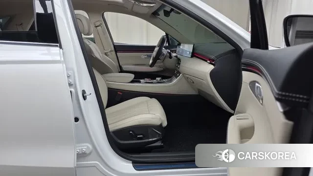 Genesis GV70 2024 Белый из Кореи, фото 2