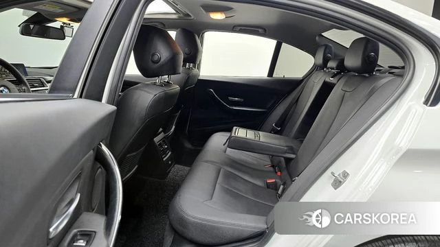 BMW 3 Series (F30) 2018 Белый из Кореи, фото 2