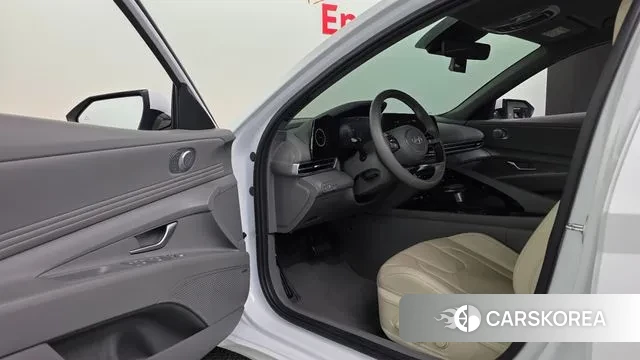 Hyundai The New Avante (CN7) 2023 Белый из Кореи, фото 2