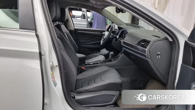 Volkswagen 7th Generation of Jetta 2024 Белый из Кореи, фото 2