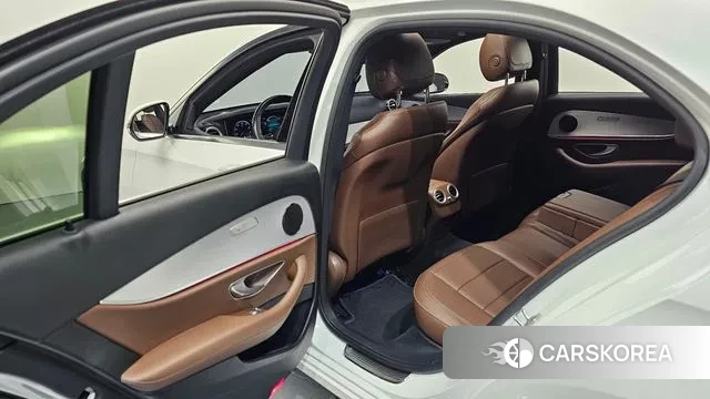 Mercedes-Benz E-Class W213 2021 Белый из Кореи, фото 2