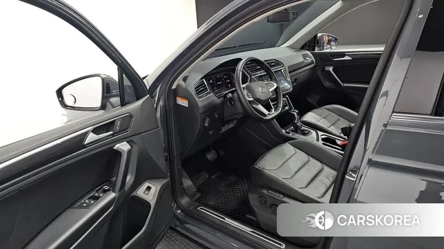 Volkswagen Tiguan second Generation 2022 Серый из Кореи, фото 2