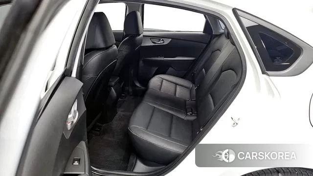 Kia The New K3 2nd generation 2022 Белый из Кореи, фото 2