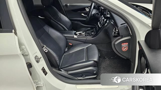 Mercedes-Benz C-Class W205 2018 Белый из Кореи, фото 2