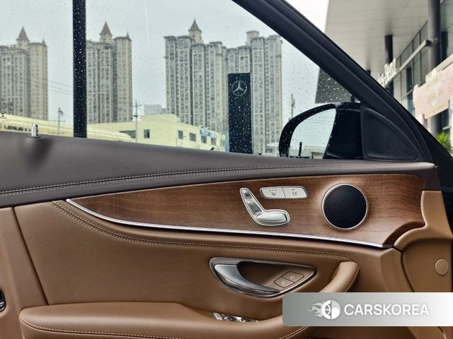 Mercedes-Benz E-class 2022 Черный из Китая, фото 2