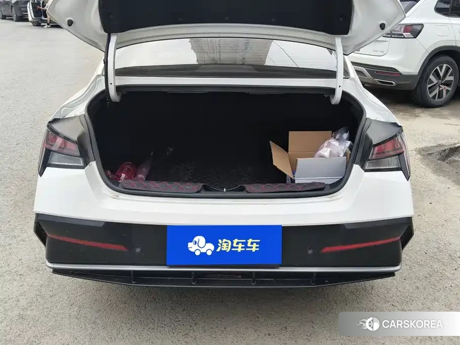 Hyundai Elantra 2025 Белый из Китая, фото 2