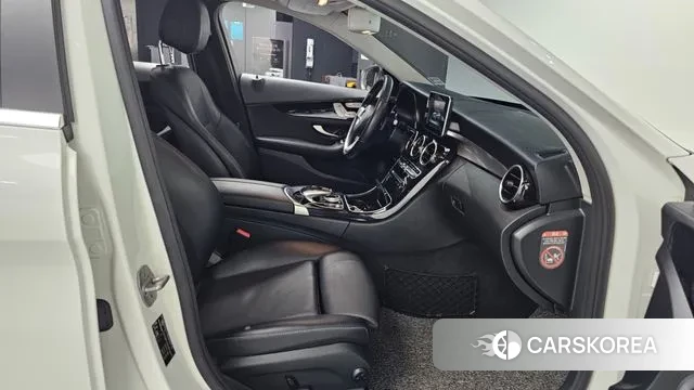 Mercedes-Benz C-Class W205 2018 Белый из Кореи, фото 2