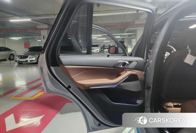 BMW X5 (G05) 2026 Светло-серебряный цвет из Кореи, фото 2
