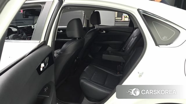 Kia The New K3 2nd generation 2021 Белый из Кореи, фото 2