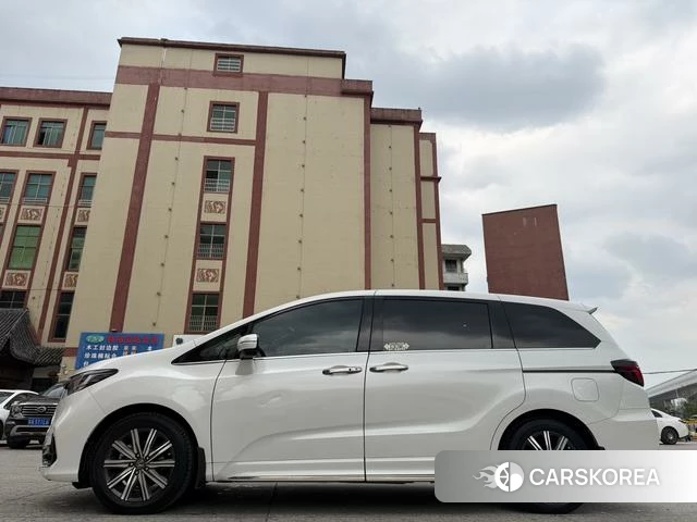 Honda Odyssey 2023 Белый из Китая, фото 2