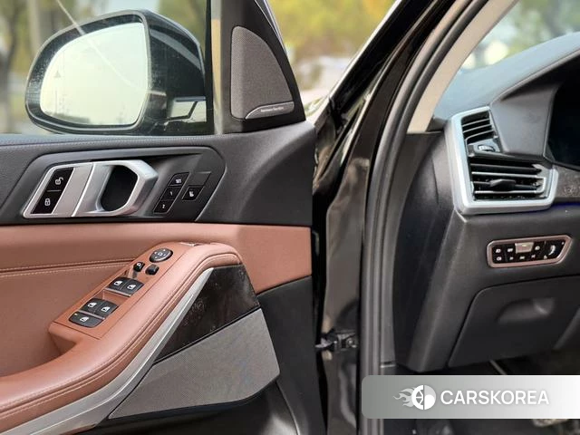 BMW X5 (imported) 2021 Черный из Китая, фото 2