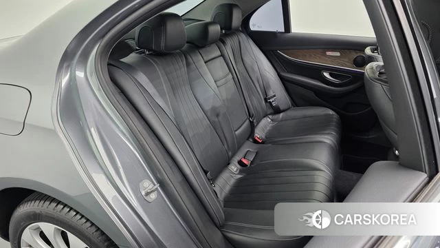 Mercedes-Benz E-Class W213 2018 Серый из Кореи, фото 2