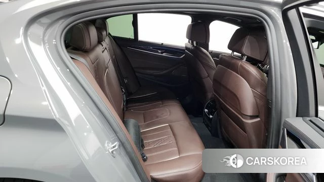 BMW 5 Series (G30) 2022 Серебристо-серый из Кореи, фото 2