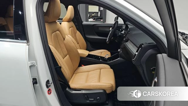 Volvo XC40 2021 Белый из Кореи, фото 2