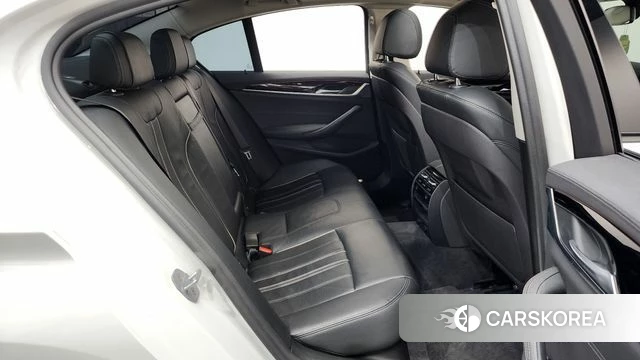 BMW 5 Series (G30) 2018 Белый из Кореи, фото 2