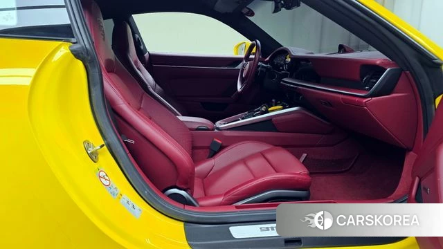 Porsche 911(992) 2021 Желтый из Кореи, фото 2