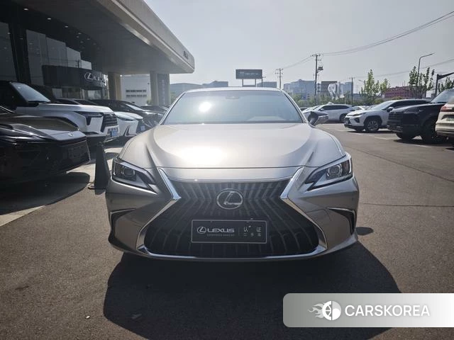 Lexus ES 2022 Серебристо-серый из Китая, фото 2