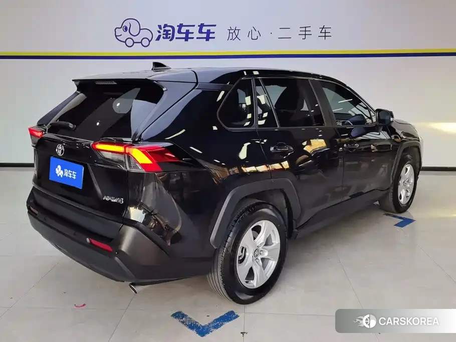 Toyota RAV4 2024 Черный из Китая, фото 2