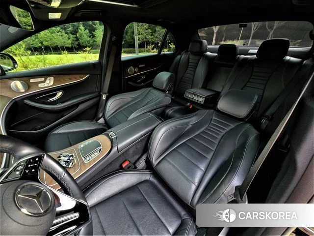 Mercedes-Benz E-Class W213 2021 Черный из Кореи, фото 2