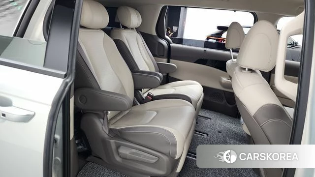 Kia The New Carnival 4th Generation 2025 Серебристо-серый из Кореи, фото 2