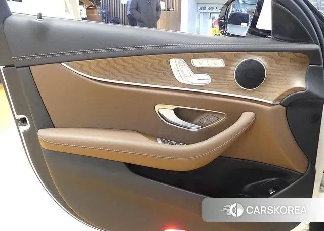 Mercedes-Benz E-Class W213 2023 Белый из Кореи, фото 2