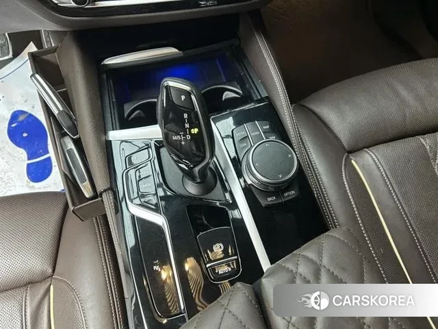 BMW 5 Series (G30) 2022 Белый из Кореи, фото 2