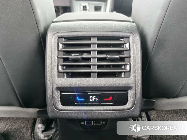 Volkswagen Golf 2023 Темно-серый из Китая, фото 2