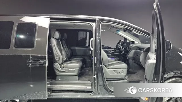 Hyundai Staria 2022 Черный из Кореи, фото 2