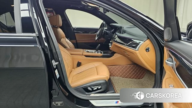 BMW 7 Series (G11) 2020 Черный из Кореи, фото 2