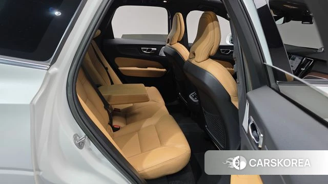 Volvo XC60 second Generation 2023 Белый из Кореи, фото 2