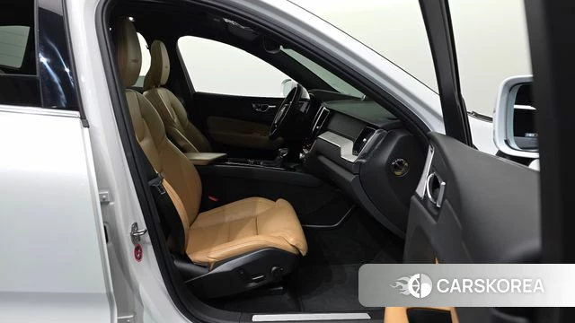 Volvo XC60 second Generation 2020 Белый из Кореи, фото 2