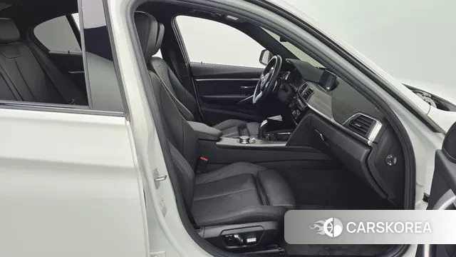 BMW 3 Series (F30) 2018 Белый из Кореи, фото 2