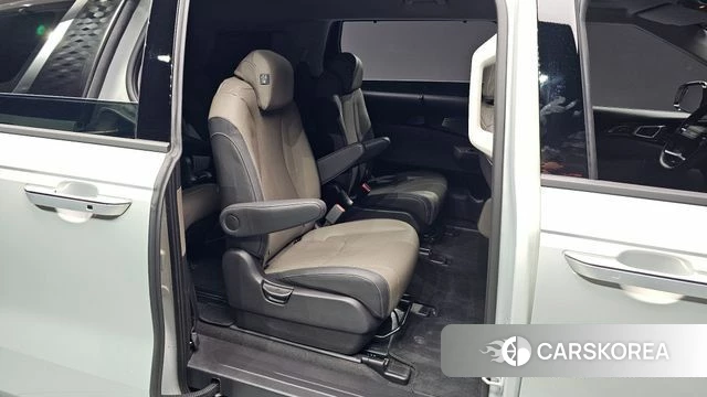 Kia The New Carnival 4th Generation 2025 Серебристо-серый из Кореи, фото 2