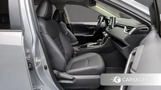 Toyota RAV4 5th Generation 2023 Серебристо-серый из Кореи, фото 2