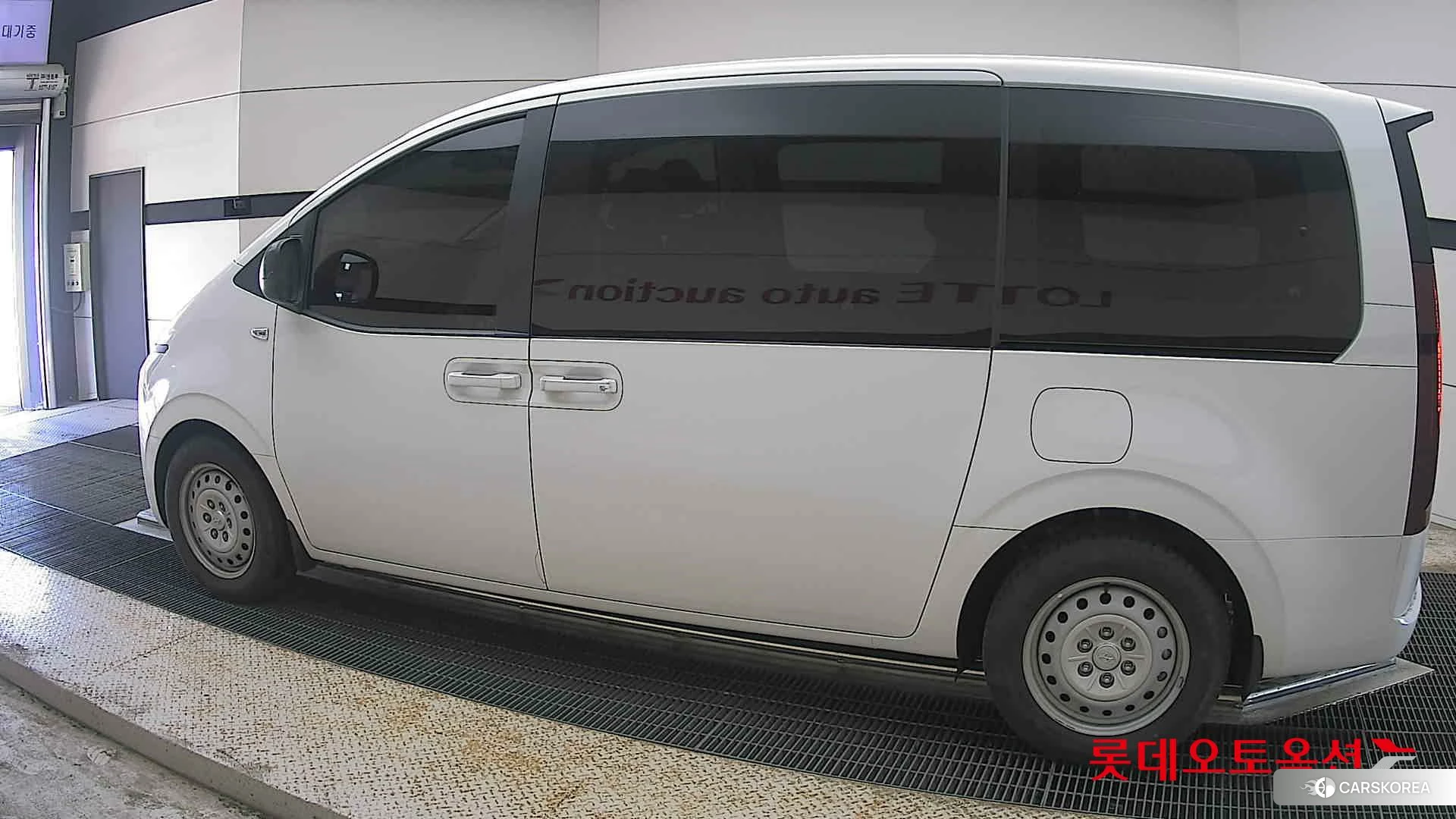 Hyundai Staria 2022 Creamy White из Кореи, фото 2