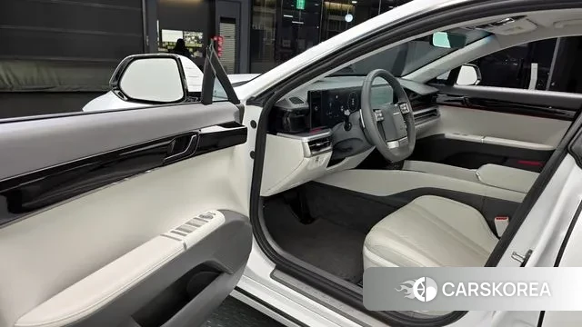 Hyundai Grandeur Hybrid (GN7) 2023 Белый из Кореи, фото 2