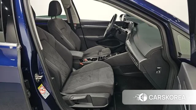 Volkswagen Golf 8th Generation 2023 Синий из Кореи, фото 2