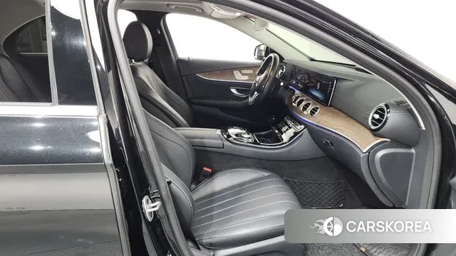 Mercedes-Benz E-Class W213 2020 Черный из Кореи, фото 2